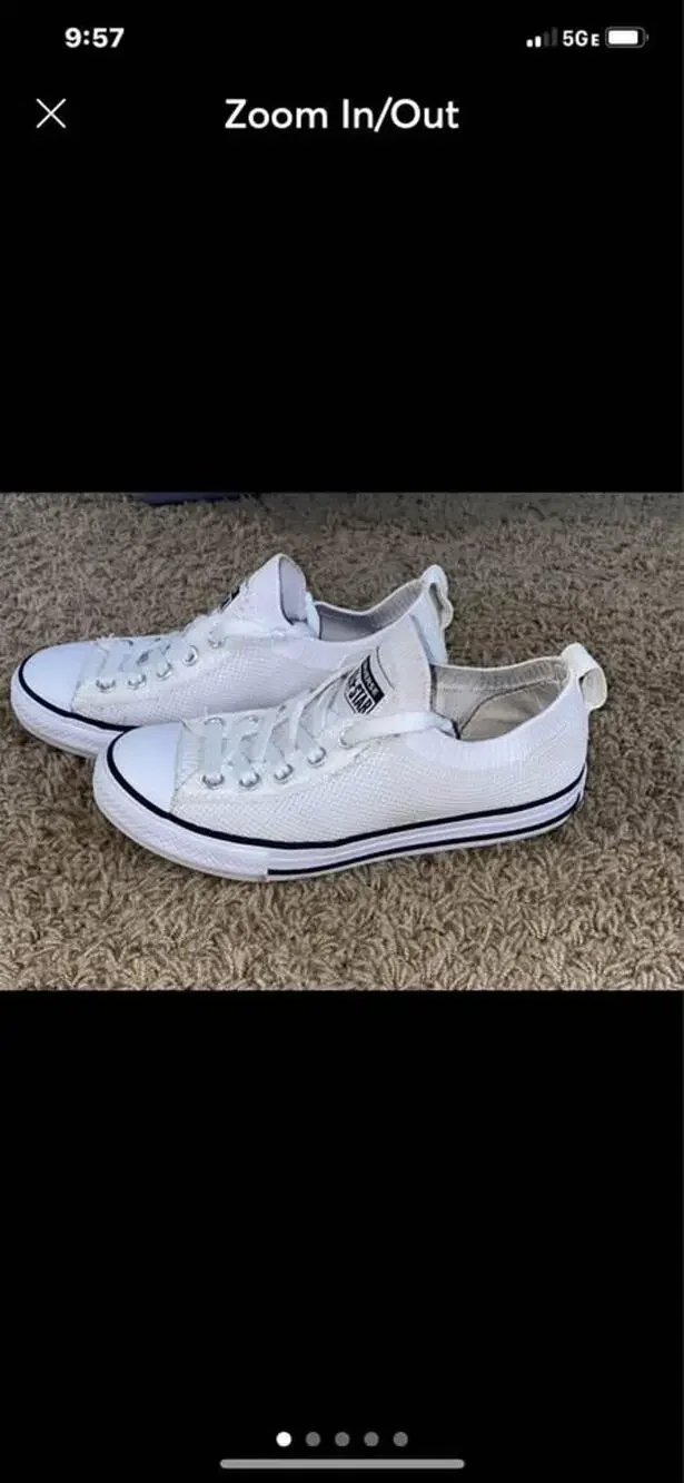Converse All Star White Girls Size : 2 youth girls Tennis Shoes Sneakers
